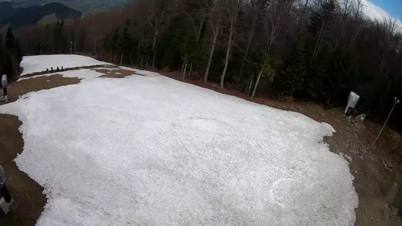 Widok na stację końcową wyciagu o należącym do Grupy Pingwina ośrodku Kasina Ski