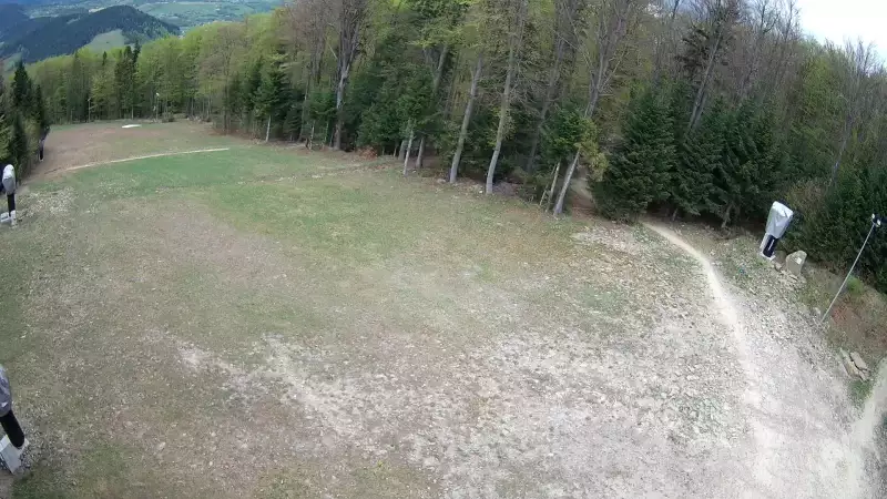 Widok na stację końcową wyciagu o należącym do Grupy Pingwina ośrodku Kasina Ski