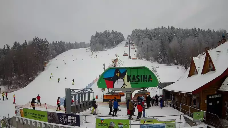 Widok na wyciąg oraz zakończenie trasy zjazdowej