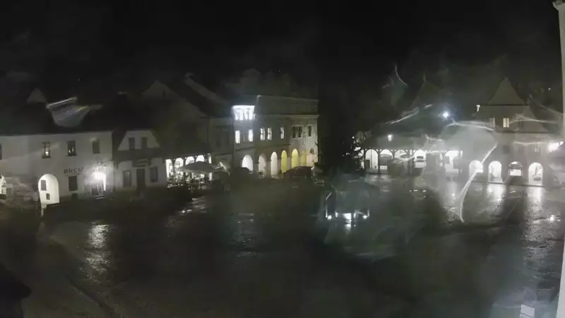 Kamera prezentuje widok na rynek w Kazimierzu Dolnym