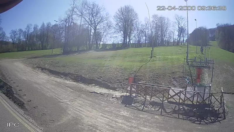 Widok na koniec jednej z tras narciarskich w ośrodku Kiczera Ski