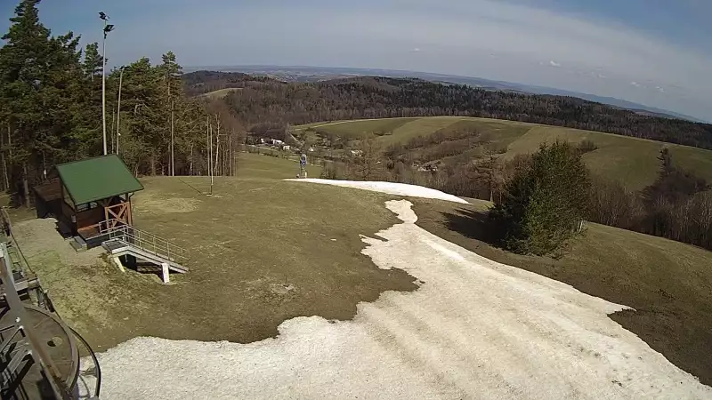 Widok z kamery zainstalowanej na górnej części wyciągu na stacji Kiczera Ski