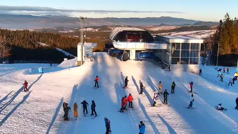 Widok na trasę nr 8 - Jankulakowski Wierch - jedna z dziewięciu kolei krzesełkowych w kompleksie Kotelnica Białczańska
