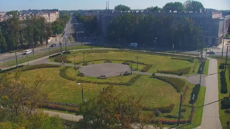 Widok online na jedną z dzielnic Krakowa - Nową Hutę. Zobacz Aleję Solidarności, Aleję Jana Pawła II oraz Aleję Róż
