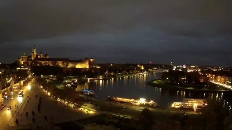 Zamek Królewski na wawelu oraz Wisła w oku kamery.