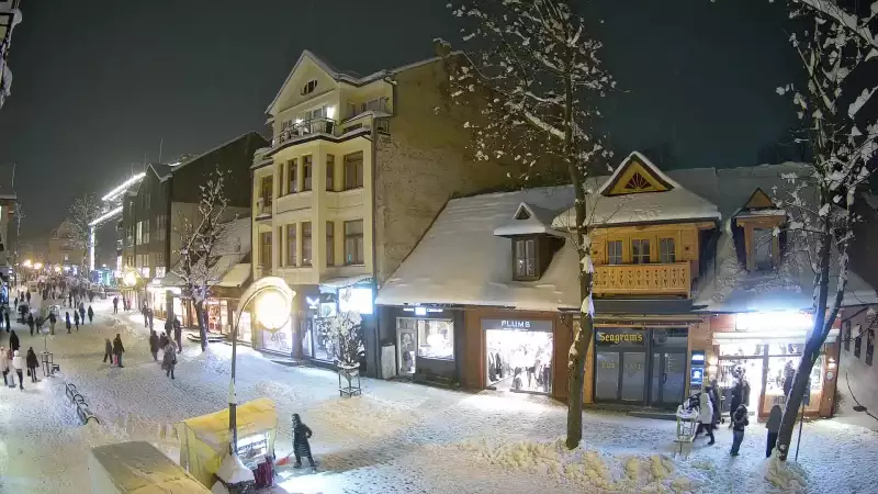 ZAKOPANE - widok z kamery na deptak