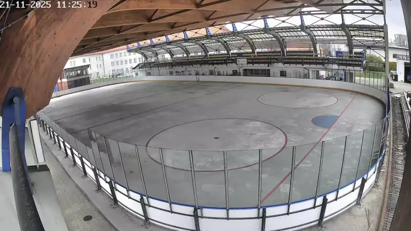 Ujęcie na lodowisko w Pszowie.