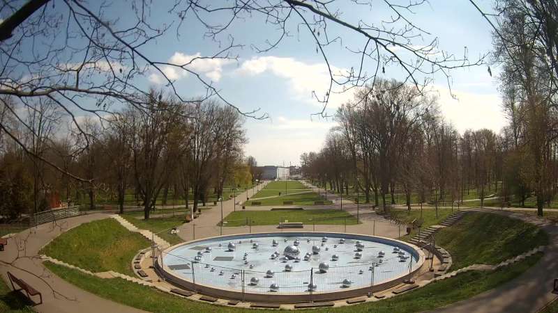 Kamera prezentuje widok na Park Ludowy w Lublinie.