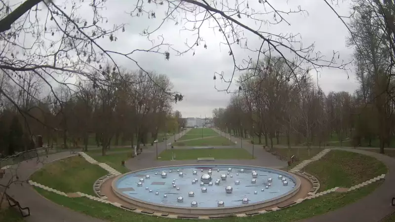 Kamera prezentuje widok na Park Ludowy w Lublinie.