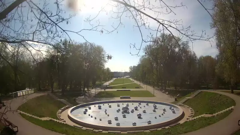 Kamera prezentuje widok na Park Ludowy w Lublinie.