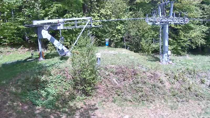 Kamera prezentuje obraz na żywo na jedną z tras zjazdowych stacji narciarskiej Magura Ski