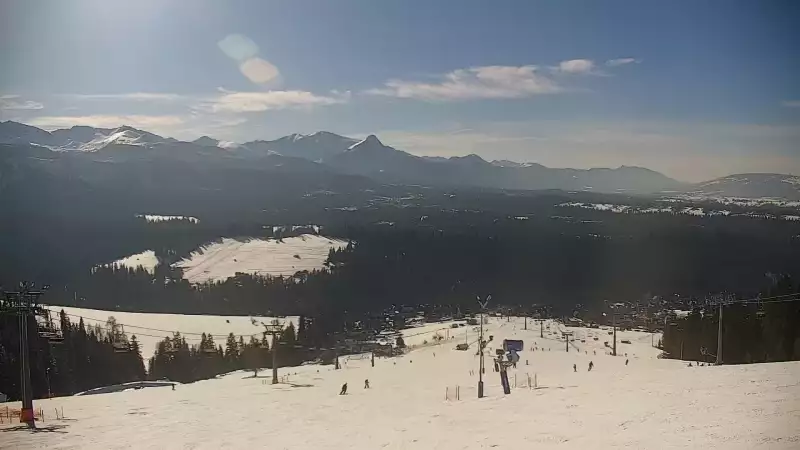 Widok na kolej i panoramę Tatr z Ośrodka Narciarskiego MAŁE CICHE.