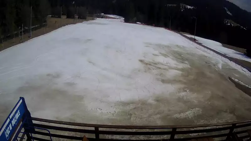 Sprawdź warunki narciarskie z kamery na stok w Małym Cichym.