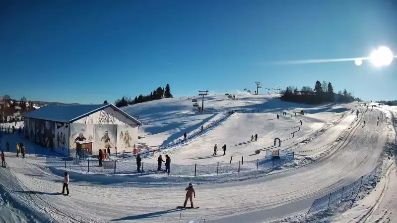 MASTER SKI - widok na wyciąg taśmowy i kolej krzesełkową NOWOŚĆ