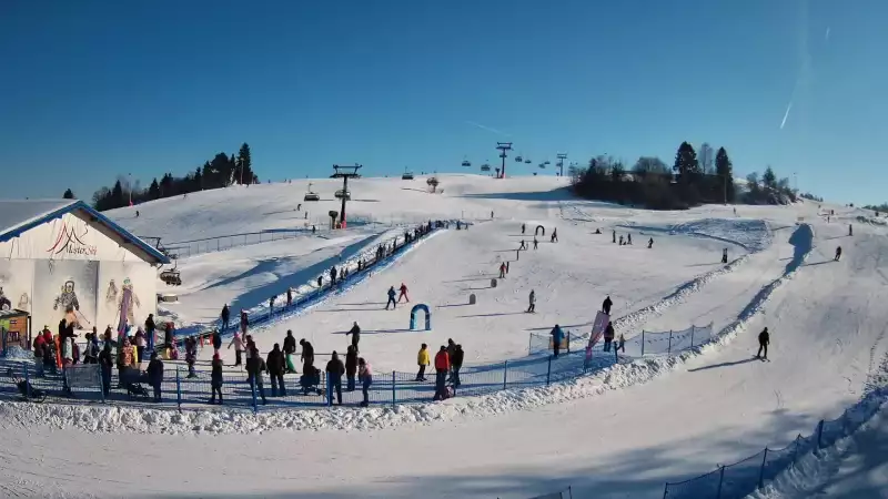 MASTER SKI - widok na wyciąg taśmowy i kolej krzesełkową NOWOŚĆ