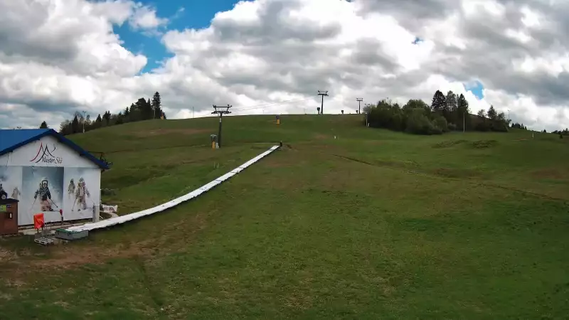 MASTER SKI - widok na wyciąg taśmowy i kolej krzesełkową NOWOŚĆ