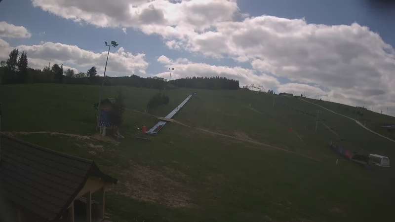 Panoramiczny widok na cały komplekt narciarski Master Ski w Tyliczu