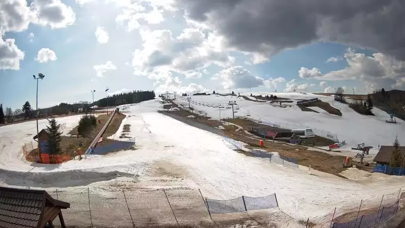 Panoramiczny widok na cały komplekt narciarski Master Ski w Tyliczu