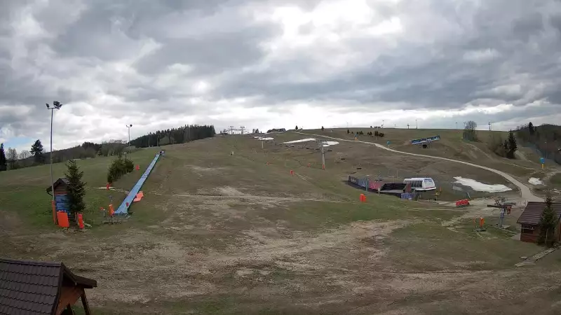 Panoramiczny widok na cały komplekt narciarski Master Ski w Tyliczu