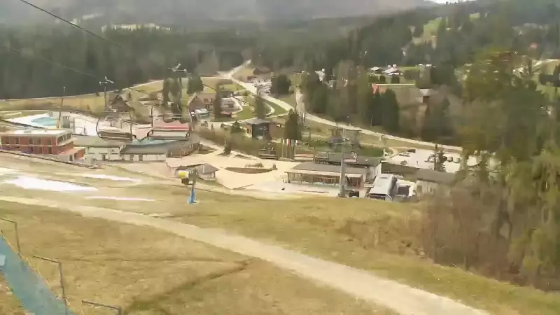 Kamera na SkiPark Oravice - widok na stok i termy Oravice na Słowacji Meander.