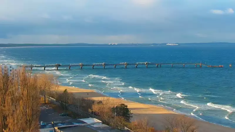 Widok na deptak i Plażę w MIĘDZYZDROJACH