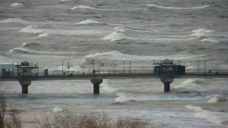 Widok na deptak i Plażę w MIĘDZYZDROJACH