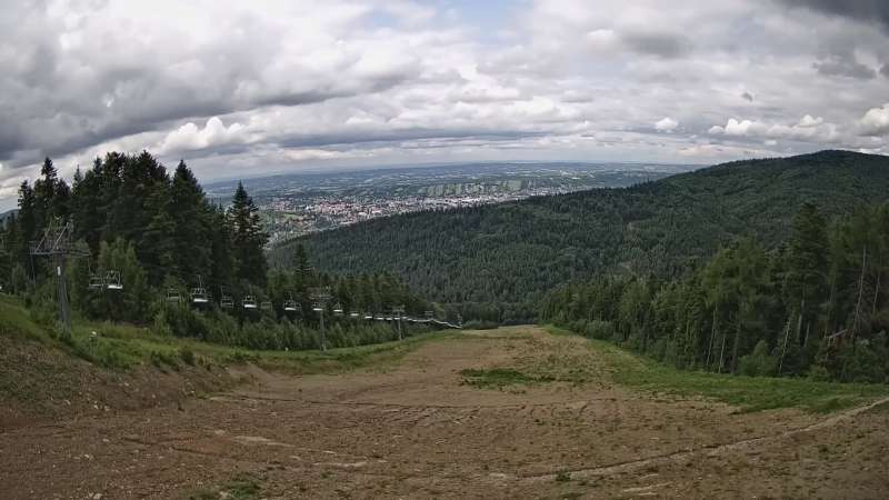 Widok z Kamery na górną stację narciarską Sport Arena Myślenice