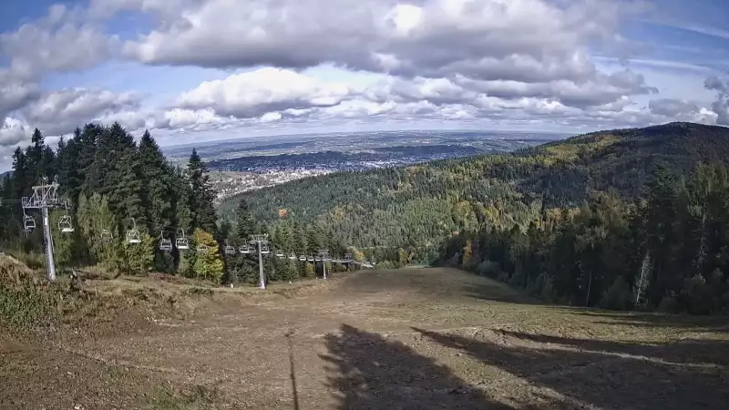 Widok z Kamery na górną stację narciarską Sport Arena Myślenice