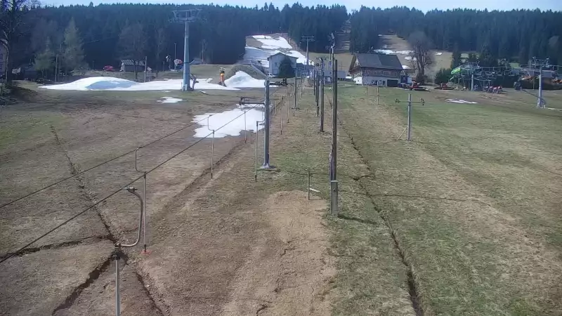 Widok na dolną stację wyciągu w kompleksie Nartorama