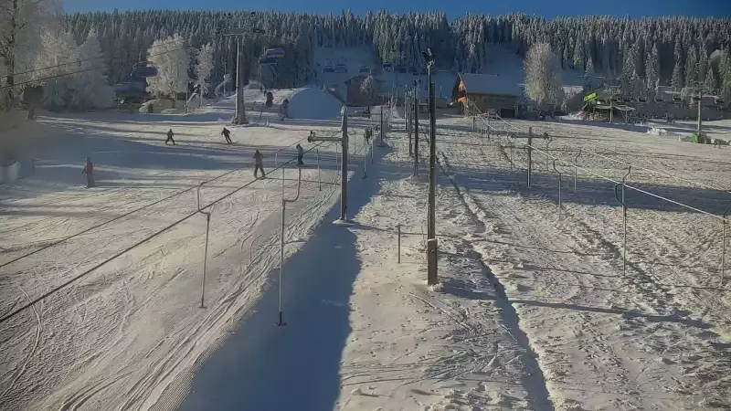 Widok na dolną stację wyciągu w kompleksie Nartorama