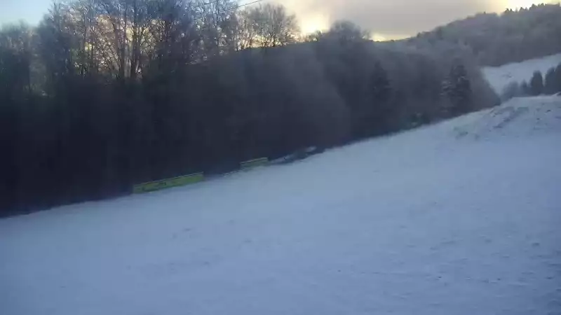 Ujęcie na trasy ze stoku w Poniwcu Małej Czantorii.