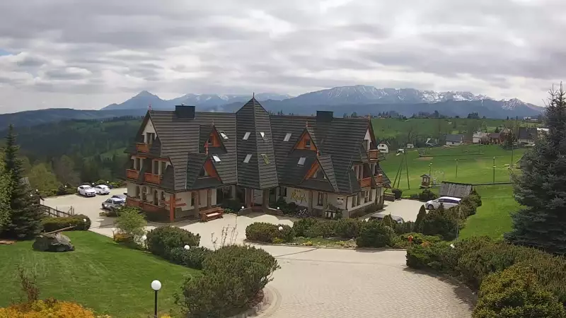Widok na Hotel Redyk w Ząbie koło Zakopanego