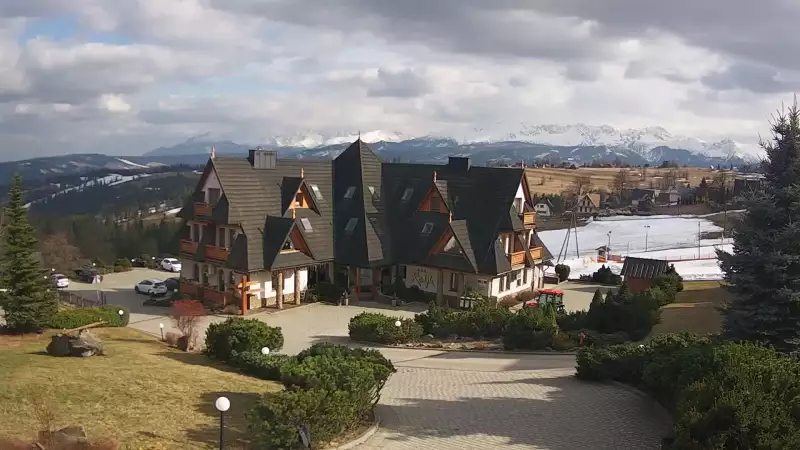 Widok na Hotel Redyk w Ząbie koło Zakopanego