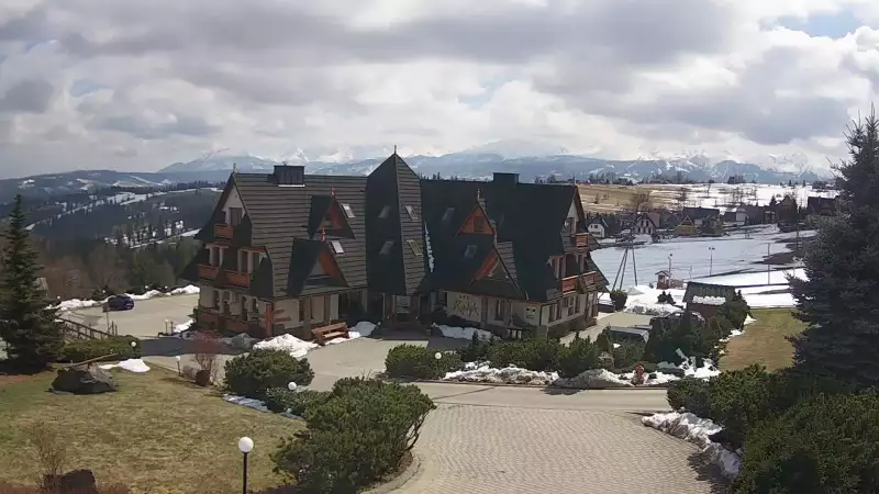 Widok na Hotel Redyk w Ząbie koło Zakopanego