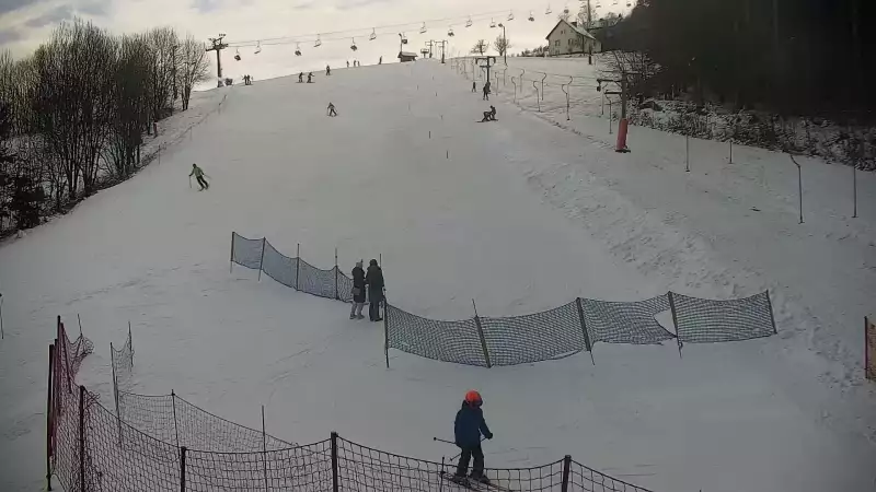 Widok na dolną stację w ośrodku Ryterski Raj