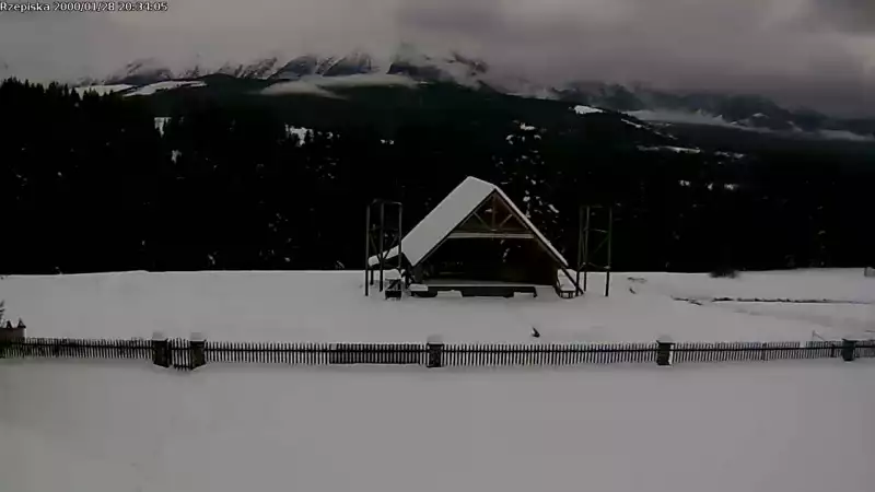 Kamera prezentuje ujęcie na Tatry.