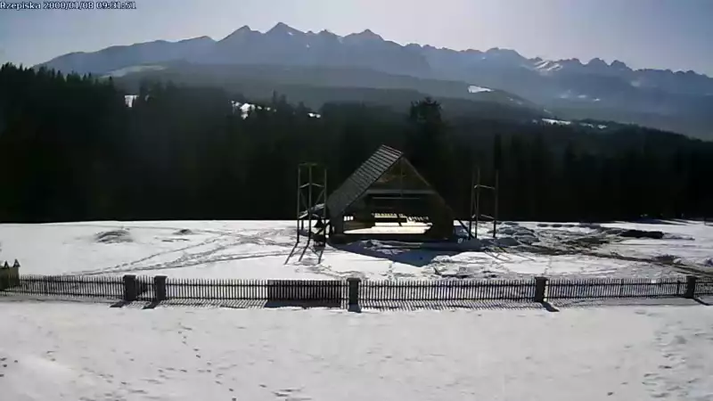 Kamera prezentuje ujęcie na Tatry.