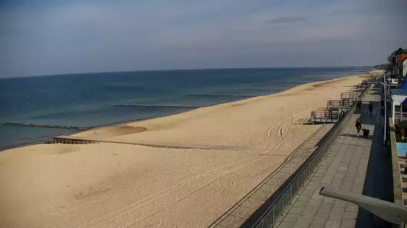 Widok na Promenadę i Plażę w Sarbinowie