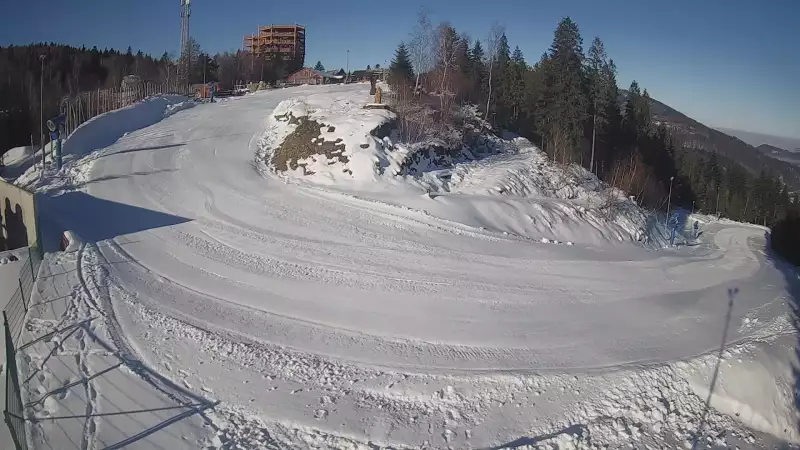 Zdjęcie z kamery na górną stację w ośrodku narciarskim Skolnity ski w Wiśle.