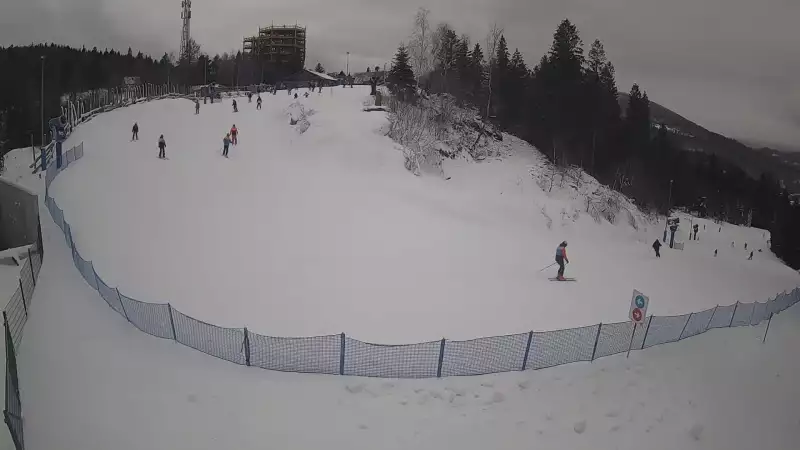 Zdjęcie z kamery na górną stację w ośrodku narciarskim Skolnity ski w Wiśle.