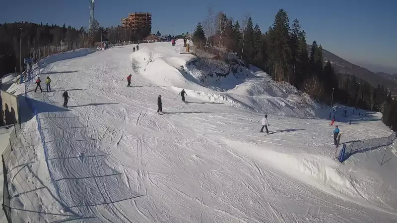 Zdjęcie z kamery na górną stację w ośrodku narciarskim Skolnity ski w Wiśle.