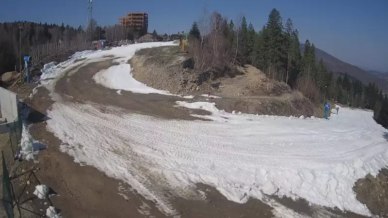Zdjęcie z kamery na górną stację w ośrodku narciarskim Skolnity ski w Wiśle.