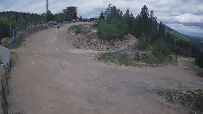 Zdjęcie z kamery na górną stację w ośrodku narciarskim Skolnity ski w Wiśle.