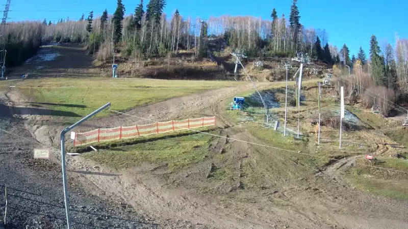 Widok na trasy zjazdowe w stacji narciarskiej Skolnity w Wiśle