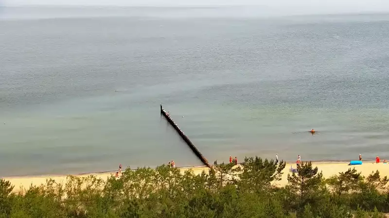 Mielno-Unieście to jeden z najbardziej urokliwych zakątków wybrzeża, gdzie szeroka, złocista plaża spotyka się z leczniczym mikroklimatem. Widok z kamery zainstalowanej na Instytucie Zdrowia Sofra w Mielnie