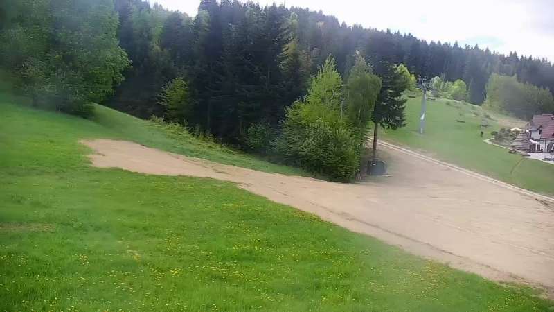 taśma narciarska przy wyciągu na stacji narciarskiej w Spytkowicach