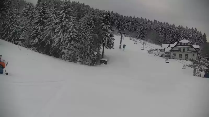 taśma narciarska przy wyciągu na stacji narciarskiej w Spytkowicach