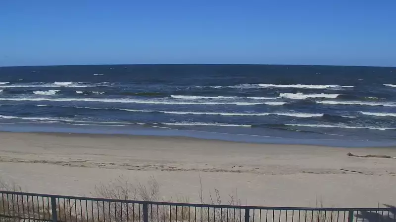 Stegna kamera bulwar, plaża i morze.