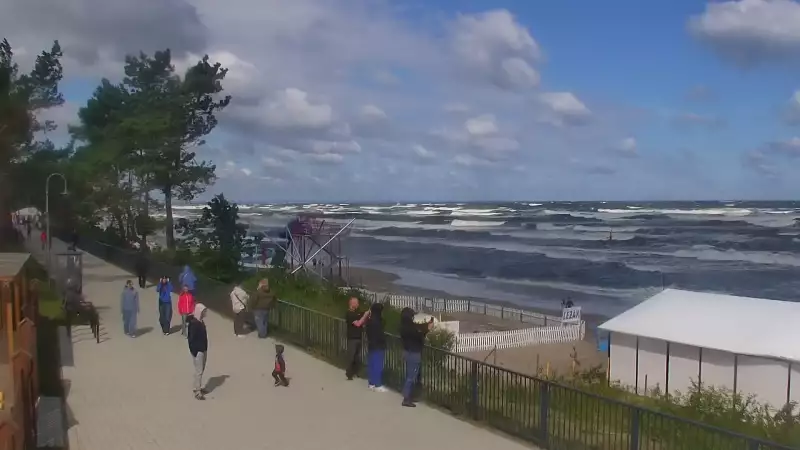 Stegna kamera bulwar, plaża i morze.