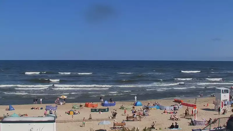 Stegna kamera bulwar, plaża i morze.